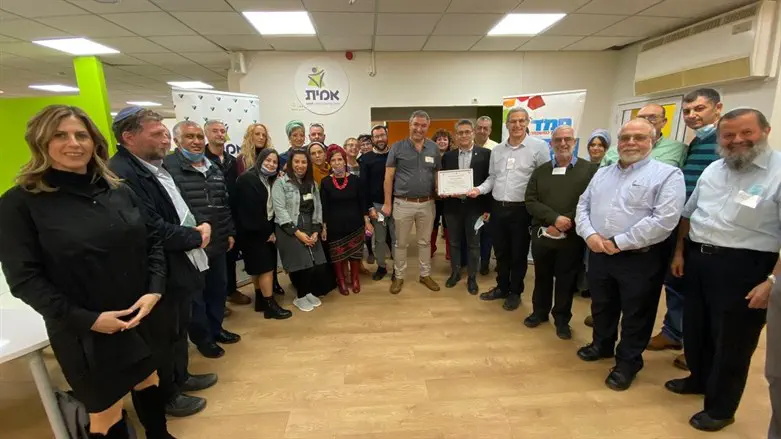 17 בתי הספר המצטיינים