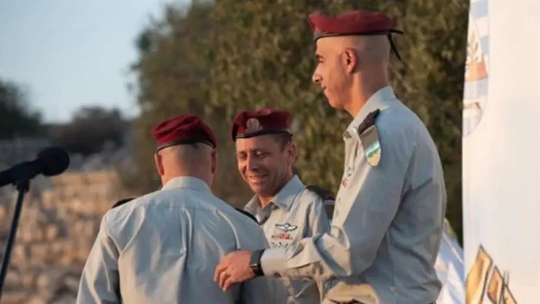 בלוט, אלבז וביטון