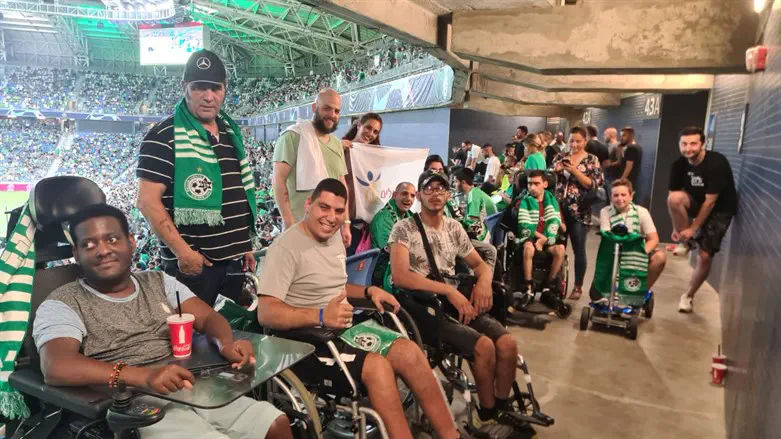 ילדי עמותת בית הגלגלים במשחק אמש