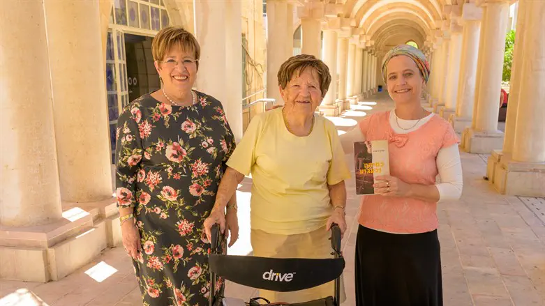 שפרה מישלוב, מינה (ליפשיץ) ברויאר והדסה חלמיש