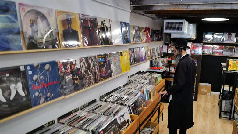 חנות תקליטים בתל אביב