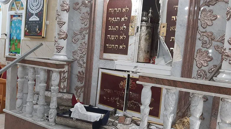 בית כנסת שהושחת