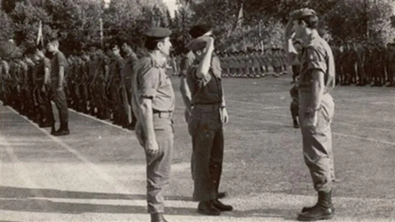 שפר (מימין) עם ראש אמ"ן