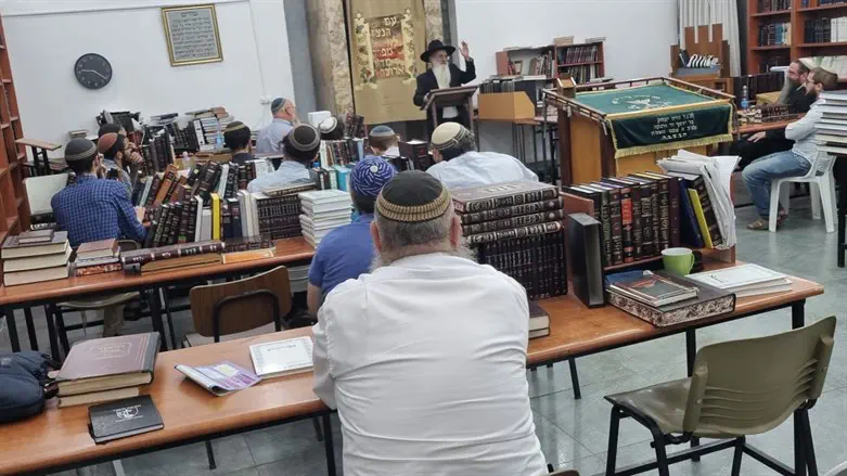 שיעור בישיבת עכו