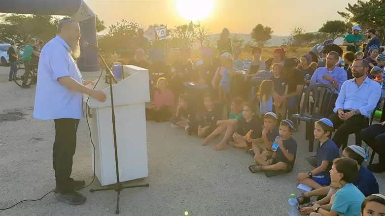 אבי מעוז באירוע לציון פינוי מגרון