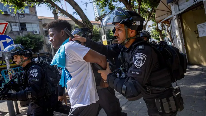 Eritrean rioter in Tel Aviv