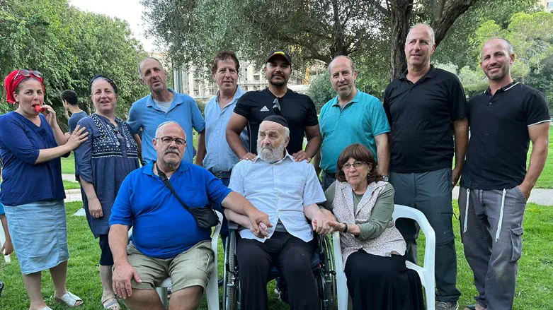 זאב הזה (במרכז התמונה)