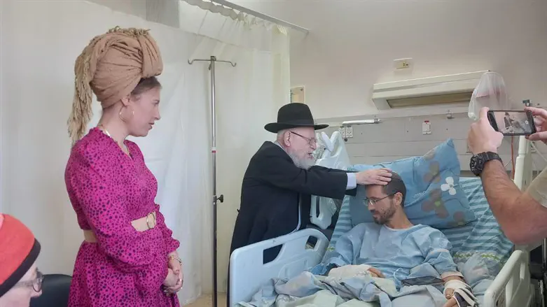 הרב ליאור מברך את אריה גוטליב