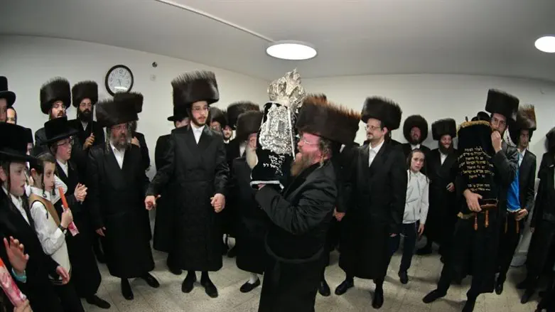 הכנסת ספר תורה