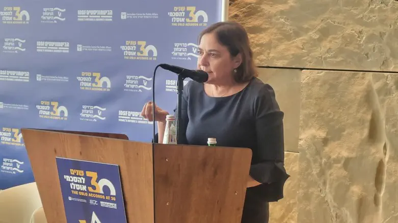 קרולין גליק בכנס 30 שנה להסכמי אוסלו