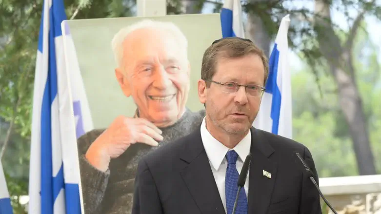 הנשיא יצחק הרצוג באזכרה