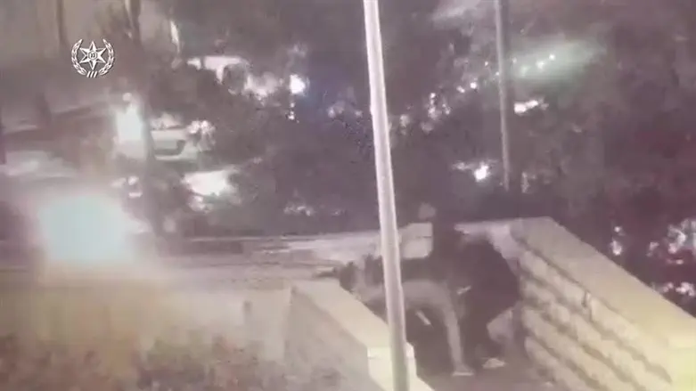 Документирование бросания камней в Иерусалиме