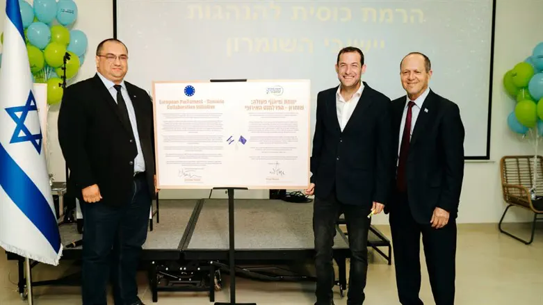 דגן וחבר הפרלמנט האירופי עם השר ברקת