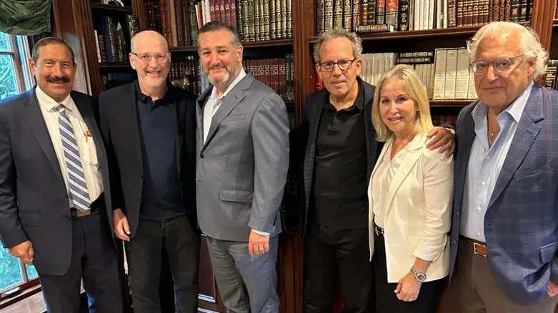 Dr. Joseph Frager, Harry Cedarbaum, Senator Cruz, Stanley and Trudy Stern, and A