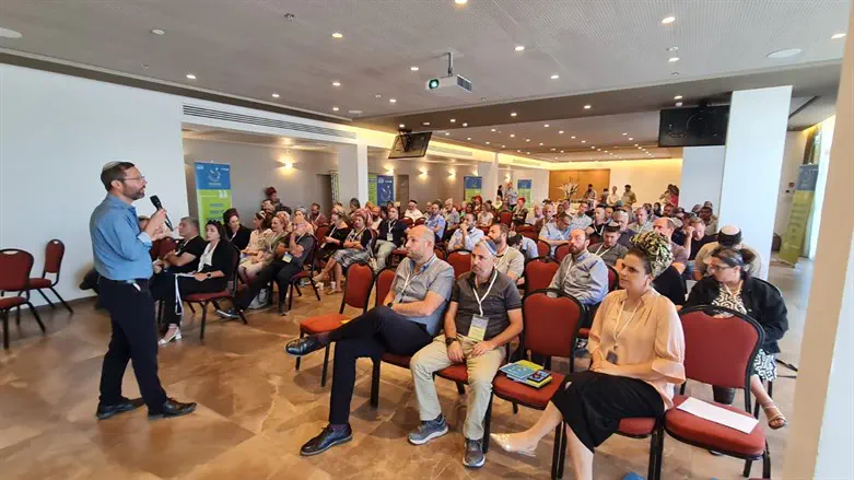 ישראל גנץ בשיחה עם הנהגת היישובים