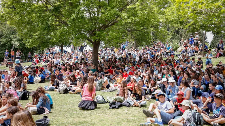 בישראל שיעור הצמיחה הדמוגרפי הוא מהגבוהים בעולם. ילדי קיבוץ כפר עציון