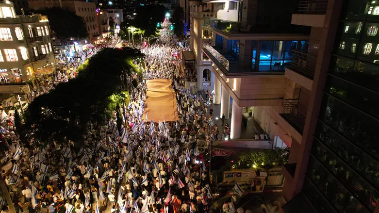 Anti-government protesters in Tel Aviv