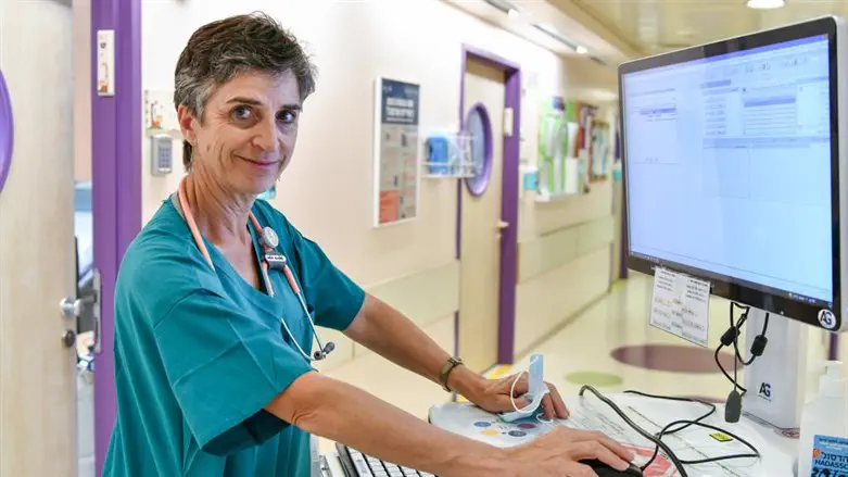 מזהירה. ד"ר רבקה ברוקס