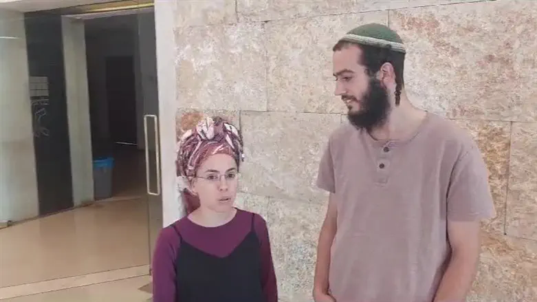 שובה מלכה לצד בעלה מחוץ לבית משפט