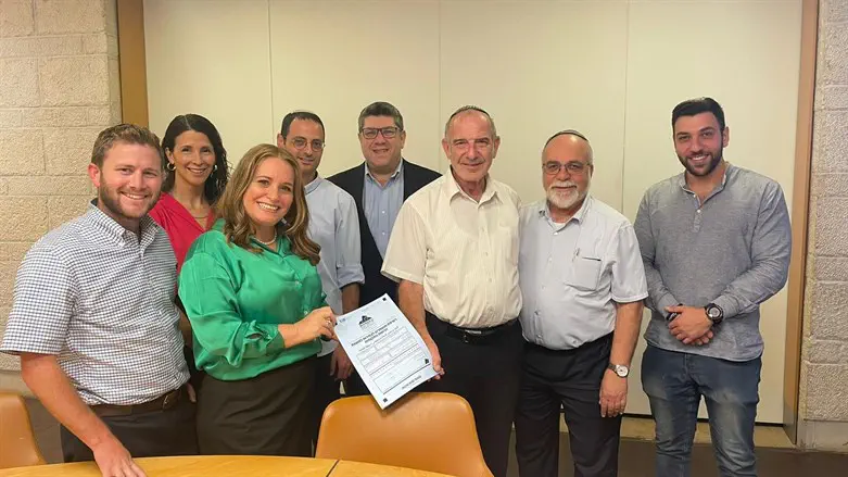 חגית משה מגישה את הרשימה