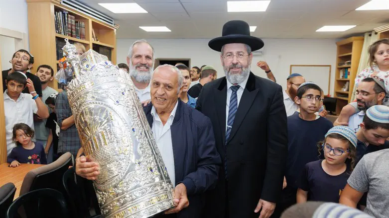 ספר תורה לזכר סג"מ יואב דורון