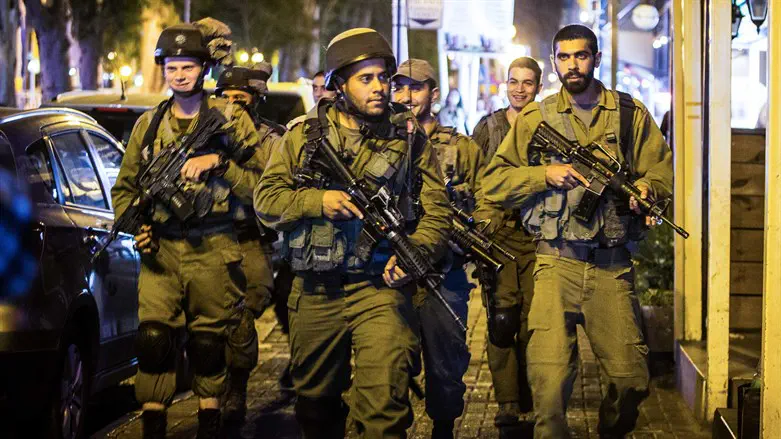 Бойцы Армии обороны Израиля в патруле. Иллюстрация