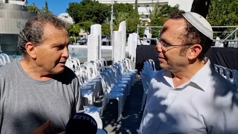 פגישה עם עוברי אורח