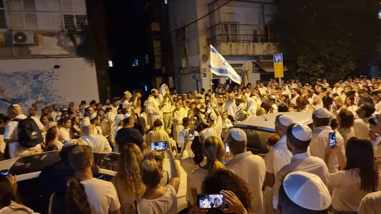 תפילת יום הכיפורים בתל אביב