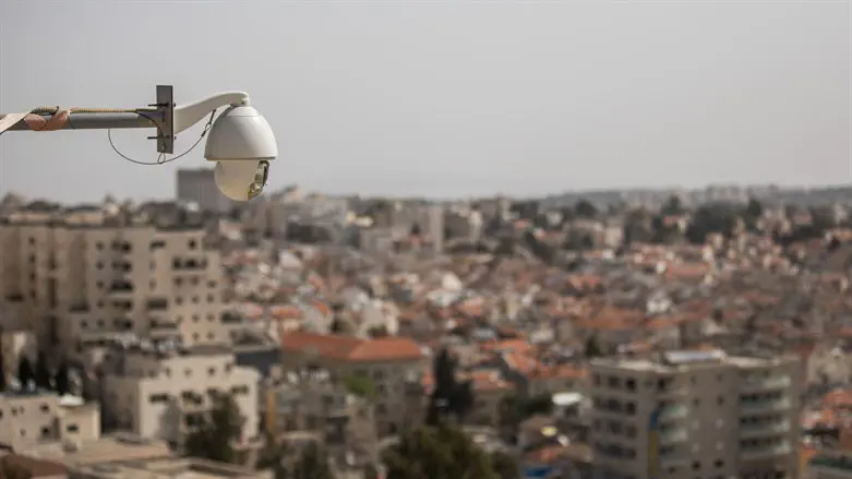 גם השר לביטחון הפנים מודע לבעייתיות בחוק המצלמות הביומטריות. אילוסטרציה