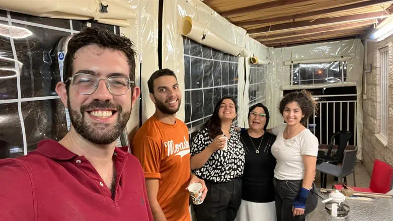 הסטודנטים שבנו את הסוכה