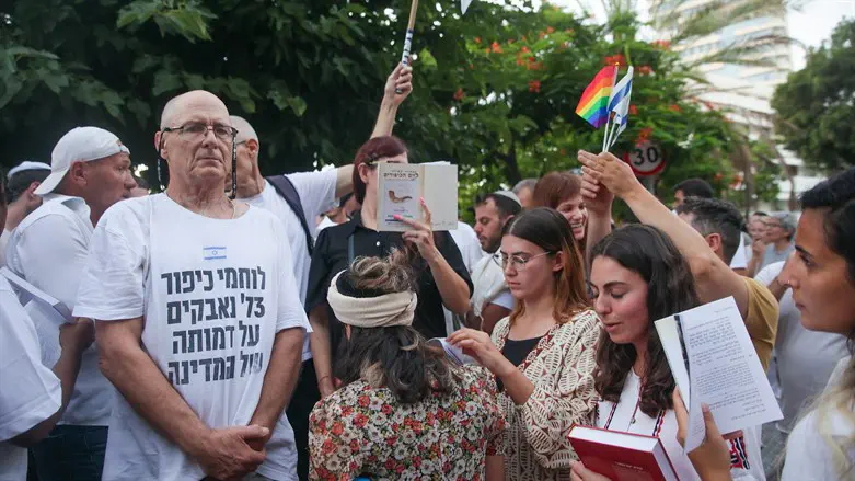 ההפרעה לתפילה בכיכר ביום הכיפורים
