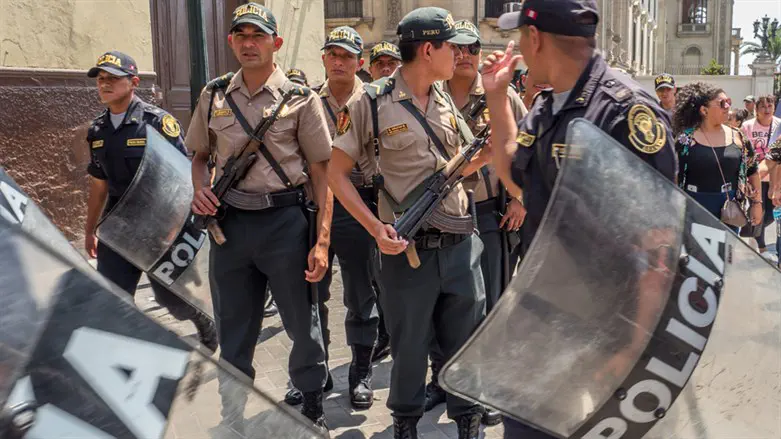 שוטרים בפרו