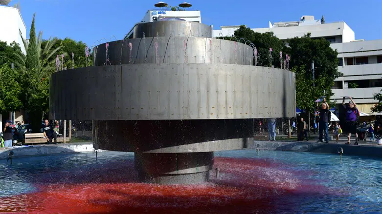 The Dizengoff fountain was painted red