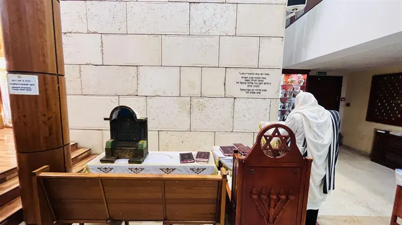 הדוכן ששרד את הדליקה