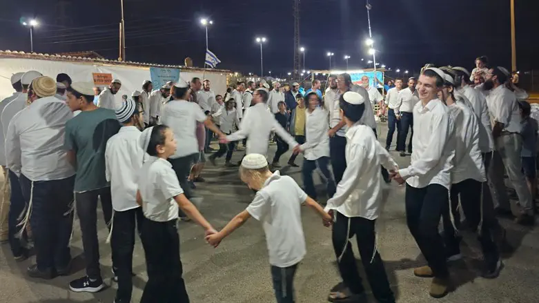 שמחת בית השואבה מול כלא אשל