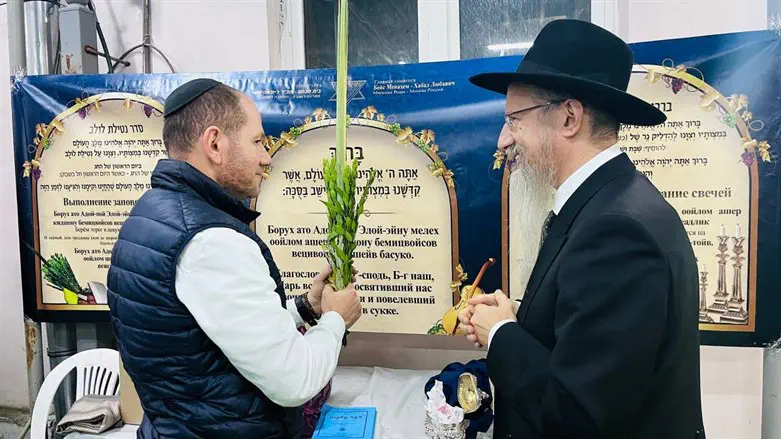 יוני לייפר עם הרב בערל לאזאר