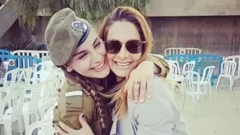 מעין אדם בתמונה האחרונה עם אחותה מפל ז"ל