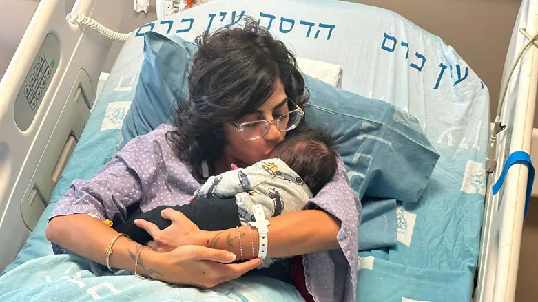 מיכל בוזגלו עם אחיינה