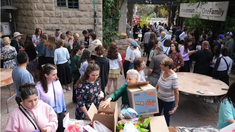 OneFamily: Gathering to help