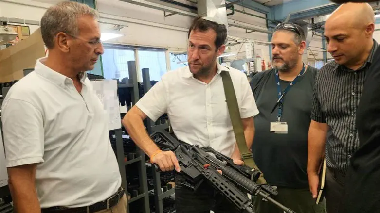 Governor Dagan closes a deal for hundreds of rifles
