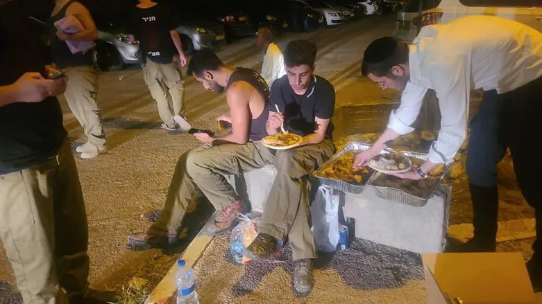 יורדים לשטח