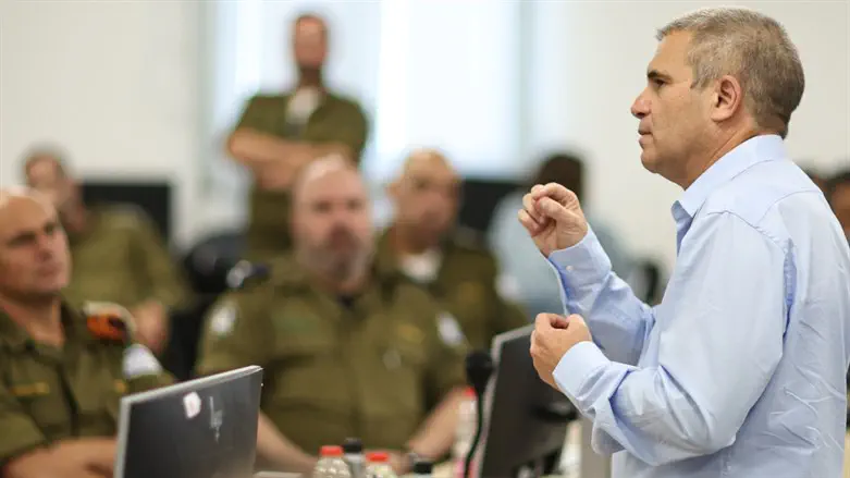 גל הירש במרכז השליטה