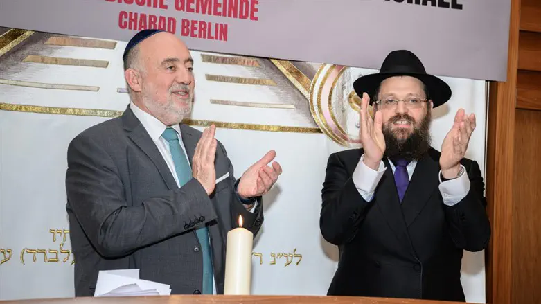 Berlin Chief Rabbi and Israeli Ambassador to Israel at prayer service