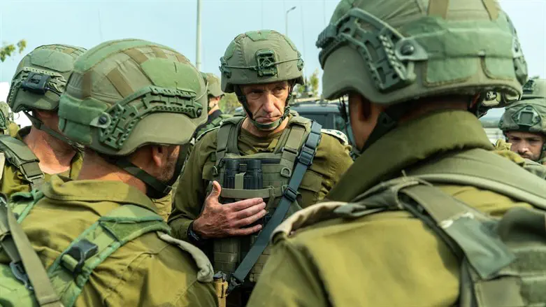 Chief of Staff Halevi with soldiers near Gaza border