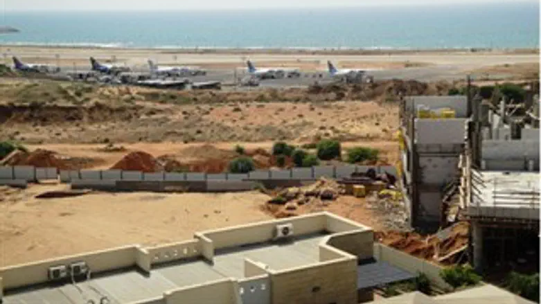 בית הספר ושדה דב