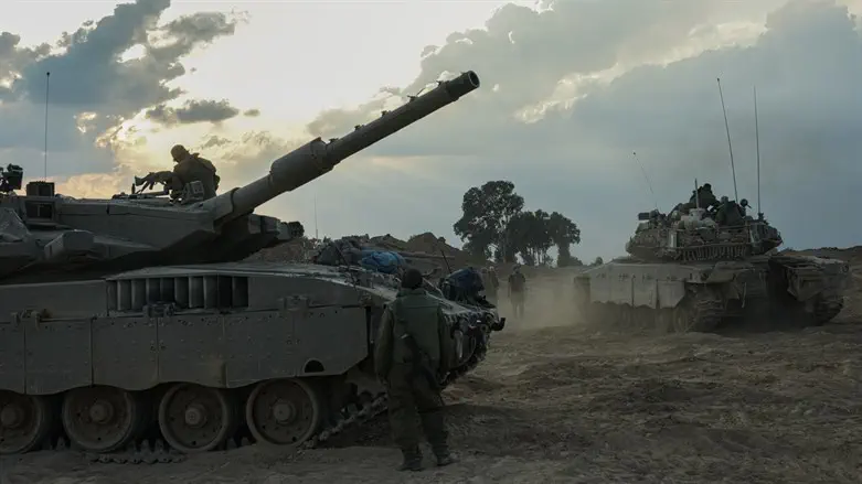 Бронетанковые войска на юге нашей страны. Иллюстрация