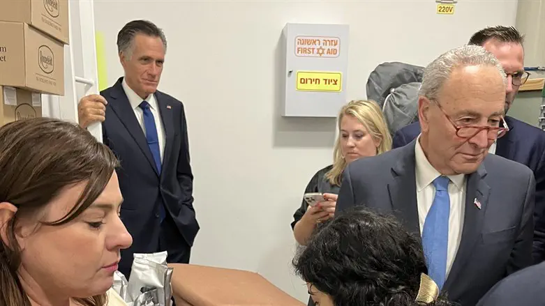 Romney and Schumer in the shelter