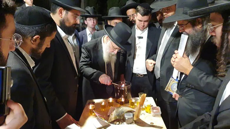 Rabbi Yosef at his father's grave