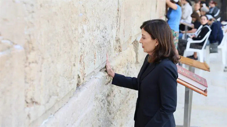מושלת ניו יורק קאתי הוקול בכותל המערבי