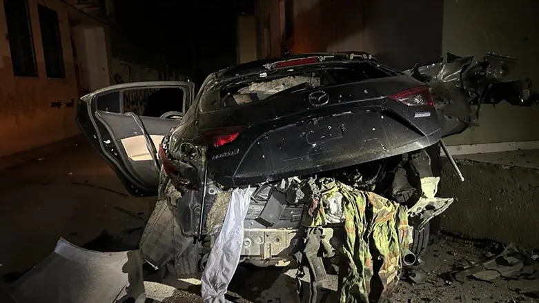 Уничтоженный автомобиль террористов. Иллюстрация